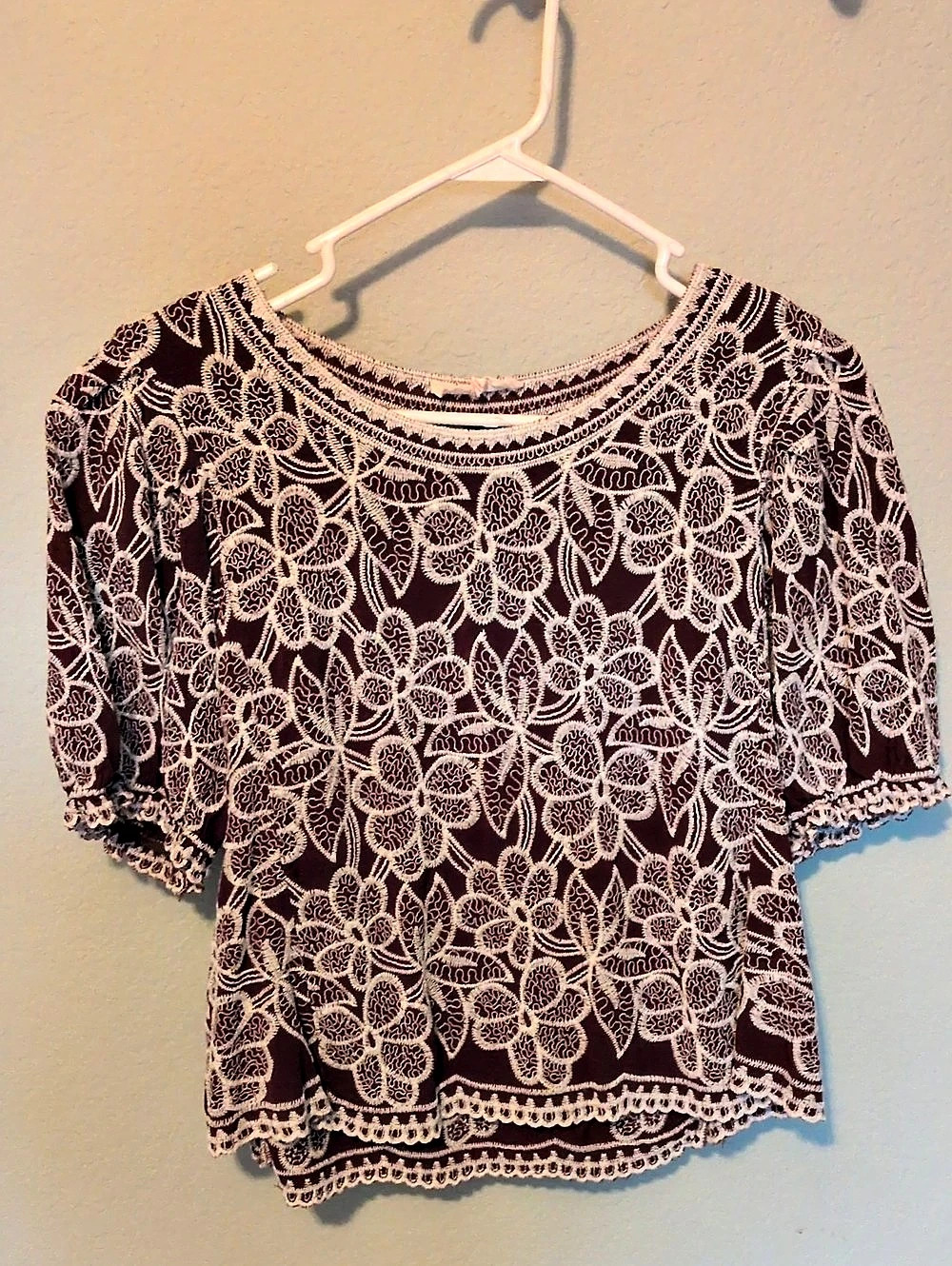 Solitaire Embroidered Puff Sleeve Scalloped Hem Top Brown & White Large